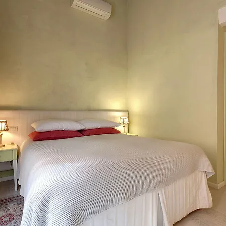 招待所 斯巴纳lm套房民宿 4*